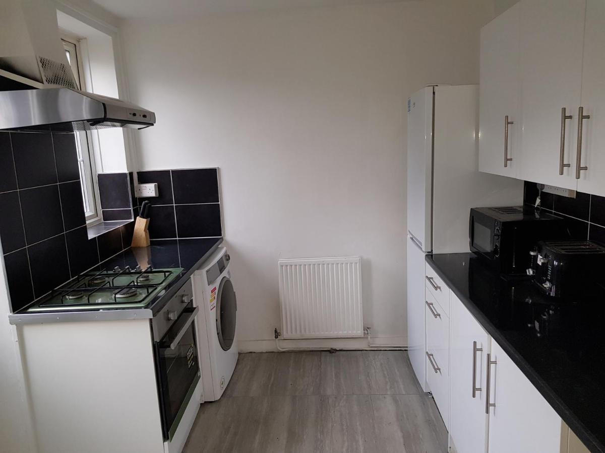 Barnfield Place * Edgware